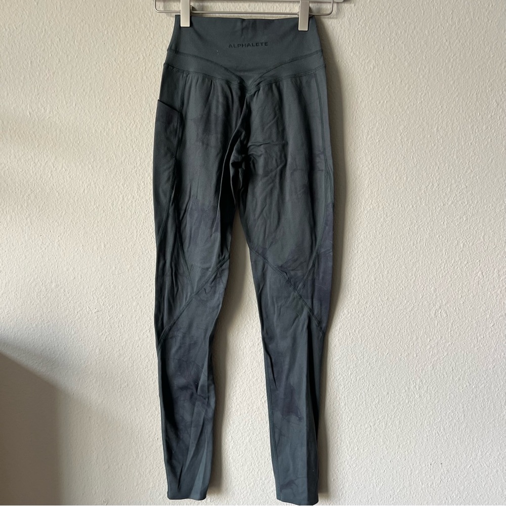 Alphalete Alphalux Storm Leggings in Green - Picture 5 of 5